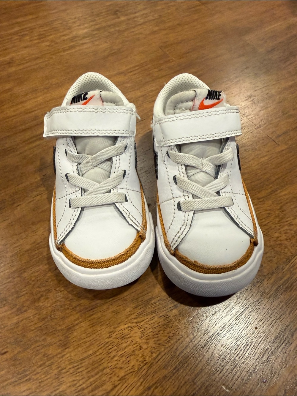 Nike White Kids Sneakers with Black Swoosh and Brown Accent - Picture 2 of 9